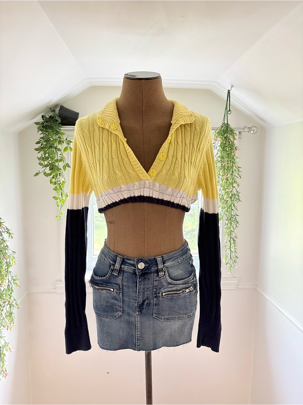 Cropped Yellow Cable-Knit Polo Sweater with Navy Sleeves